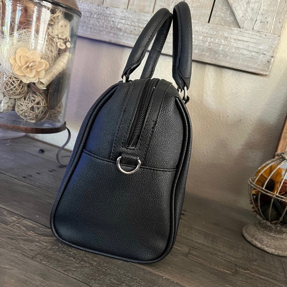 Disney Duffle Bag - Picture 4 of 9